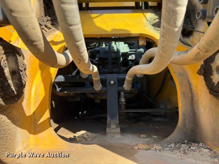 image for item DQ7844 2017 John Deere 210G excavator