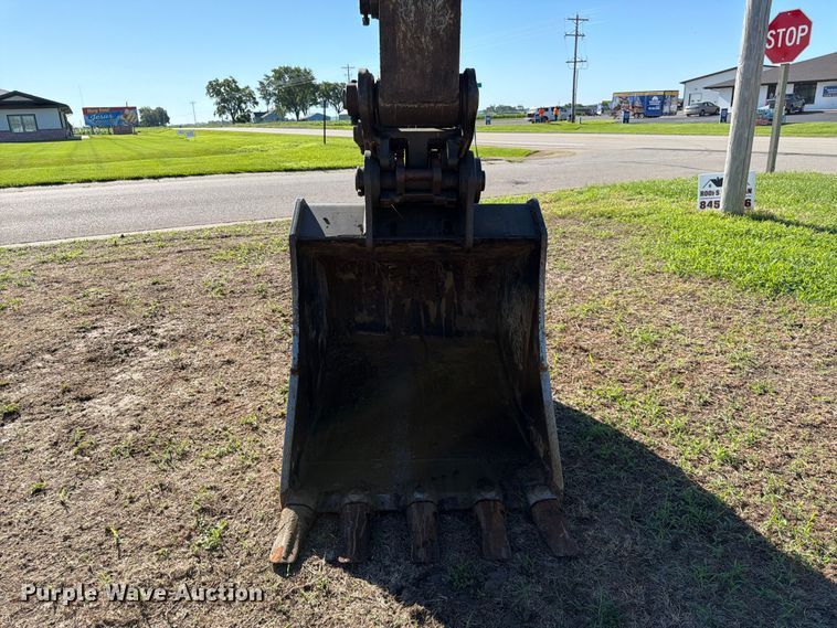 image for item DQ7844 2017 John Deere 210G excavator