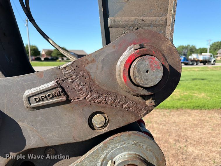 image for item DQ7844 2017 John Deere 210G excavator