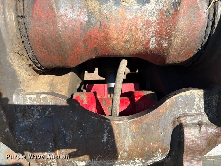 image for item DQ7844 2017 John Deere 210G excavator