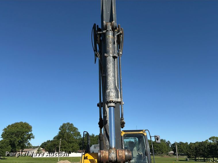 image for item DQ7844 2017 John Deere 210G excavator