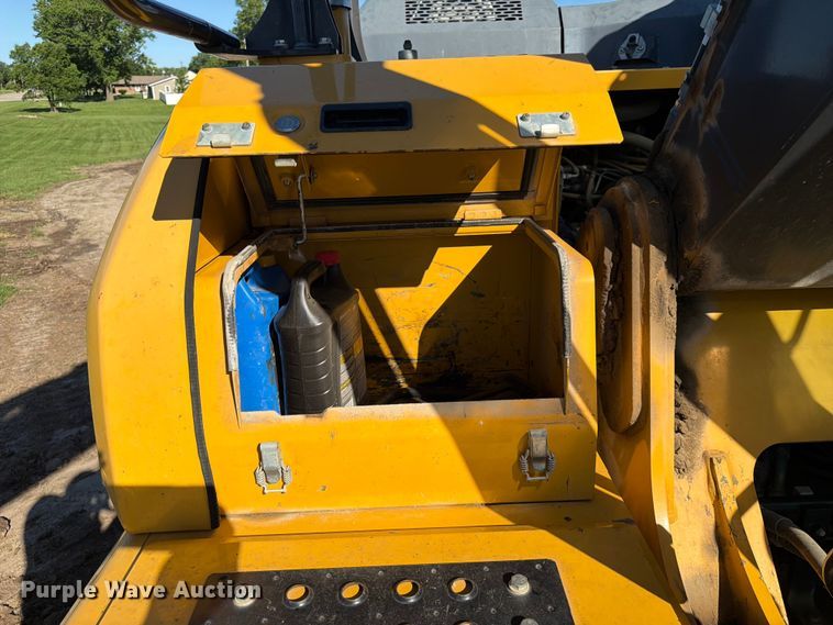 image for item DQ7844 2017 John Deere 210G excavator