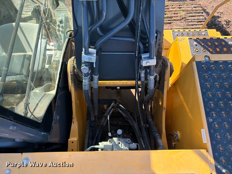 image for item DQ7844 2017 John Deere 210G excavator