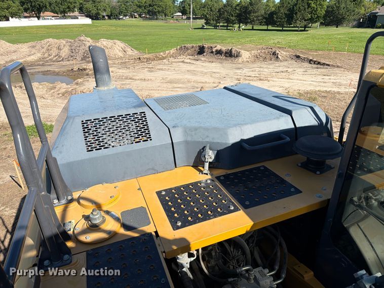 image for item DQ7844 2017 John Deere 210G excavator