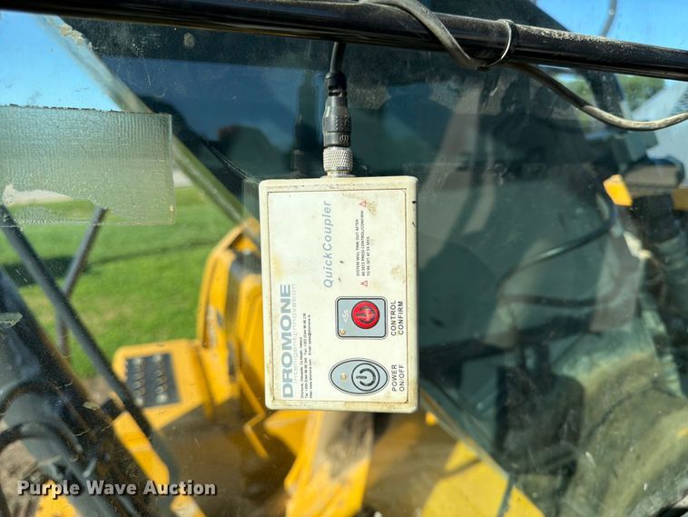 image for item DQ7844 2017 John Deere 210G excavator