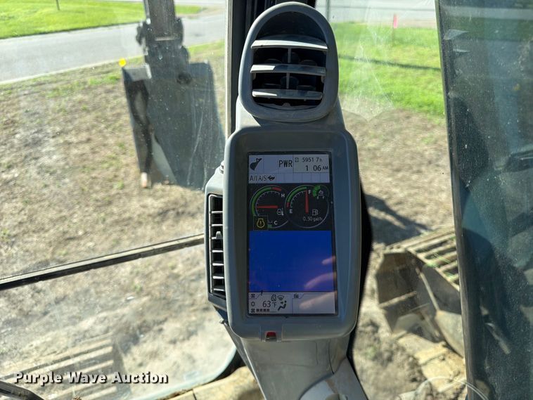 image for item DQ7844 2017 John Deere 210G excavator