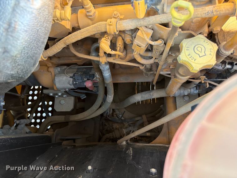image for item DQ7844 2017 John Deere 210G excavator