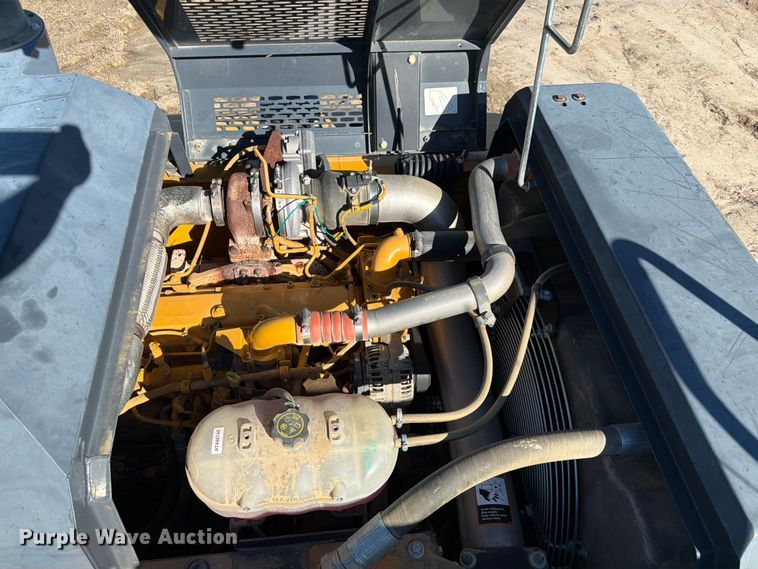image for item DQ7844 2017 John Deere 210G excavator