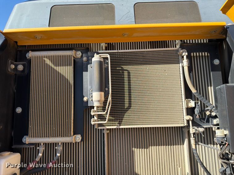 image for item DQ7844 2017 John Deere 210G excavator