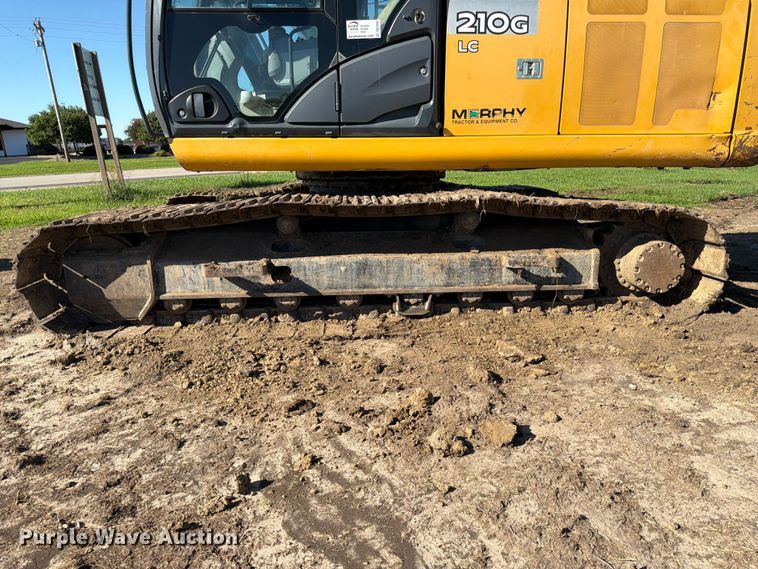 image for item DQ7844 2017 John Deere 210G excavator