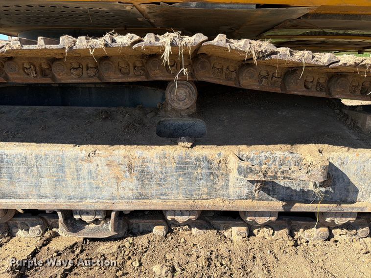 image for item DQ7844 2017 John Deere 210G excavator
