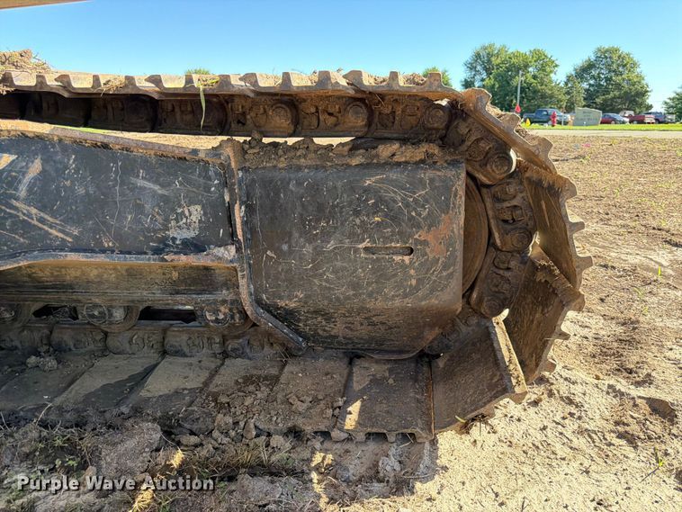 image for item DQ7844 2017 John Deere 210G excavator
