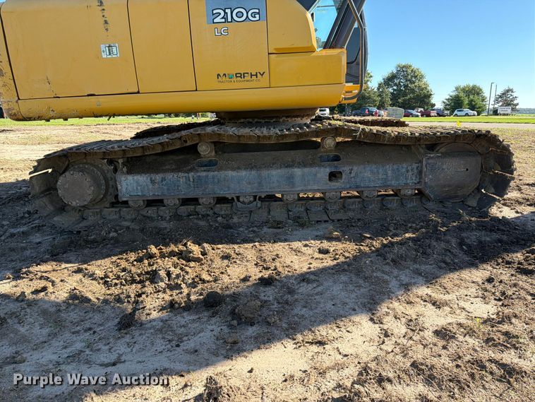 image for item DQ7844 2017 John Deere 210G excavator