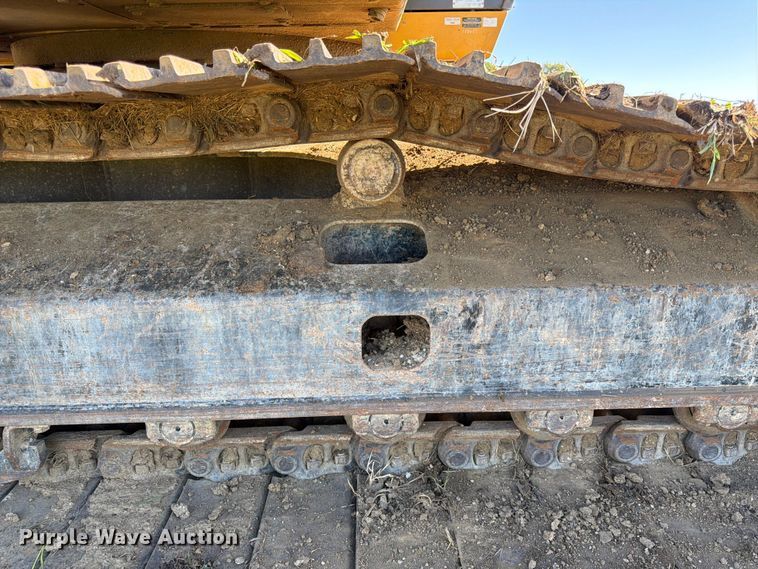 image for item DQ7844 2017 John Deere 210G excavator