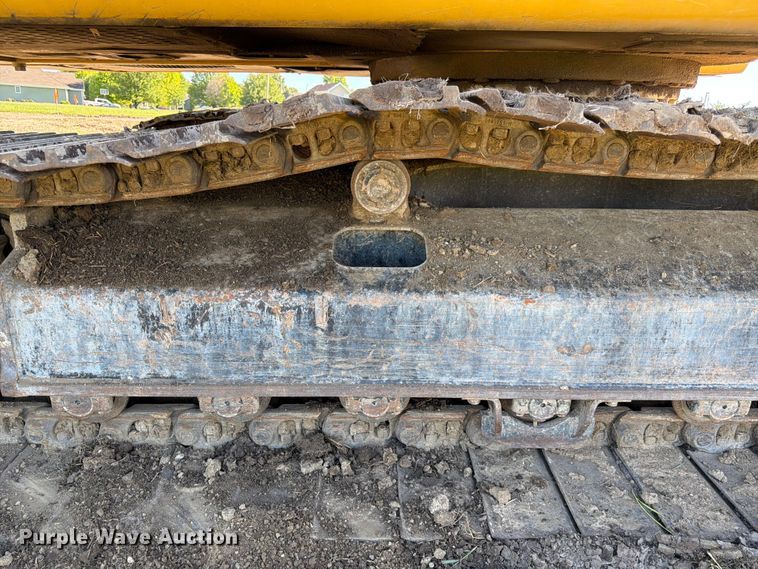 image for item DQ7844 2017 John Deere 210G excavator