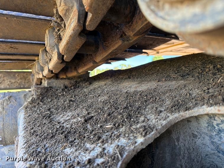 image for item DQ7844 2017 John Deere 210G excavator
