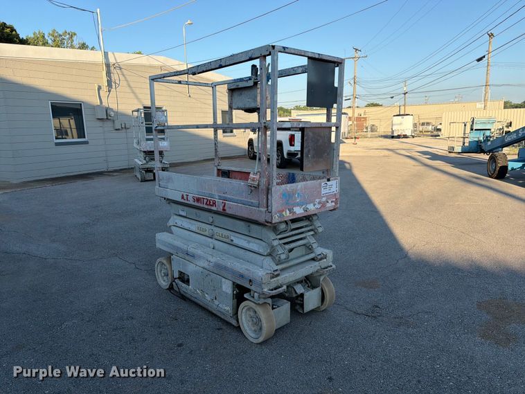 image for item DQ7956 2001 Skyjack SJIII 3219 scissor lift