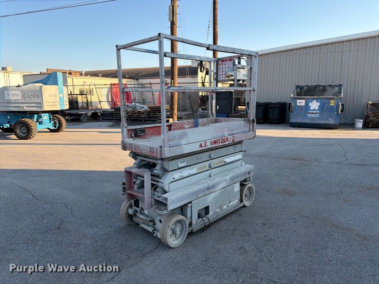 image for item DQ7956 2001 Skyjack SJIII 3219 scissor lift