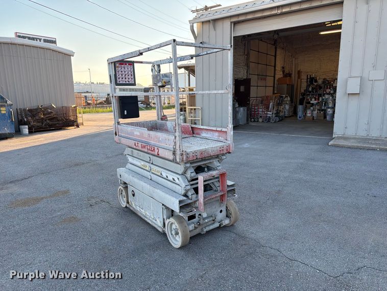 image for item DQ7956 2001 Skyjack SJIII 3219 scissor lift