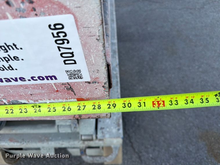 image for item DQ7956 2001 Skyjack SJIII 3219 scissor lift