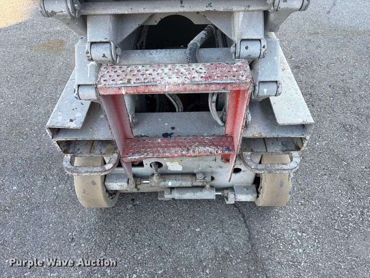 image for item DQ7956 2001 Skyjack SJIII 3219 scissor lift
