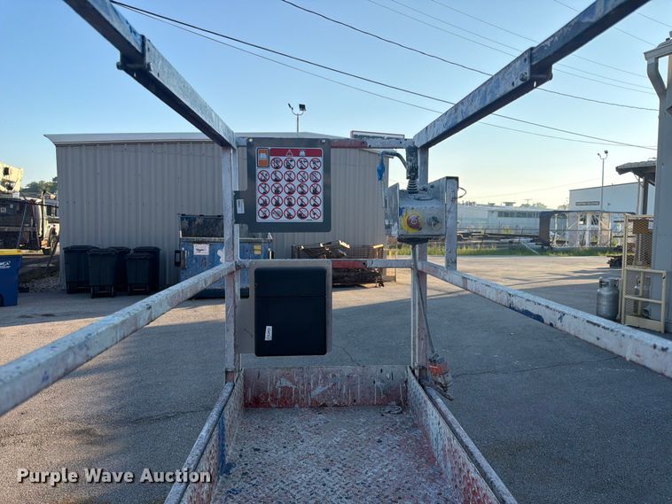 image for item DQ7956 2001 Skyjack SJIII 3219 scissor lift