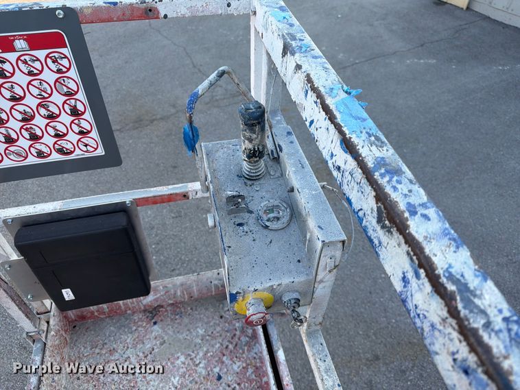 image for item DQ7956 2001 Skyjack SJIII 3219 scissor lift