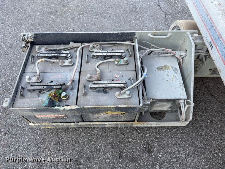 image for item DQ7956 2001 Skyjack SJIII 3219 scissor lift