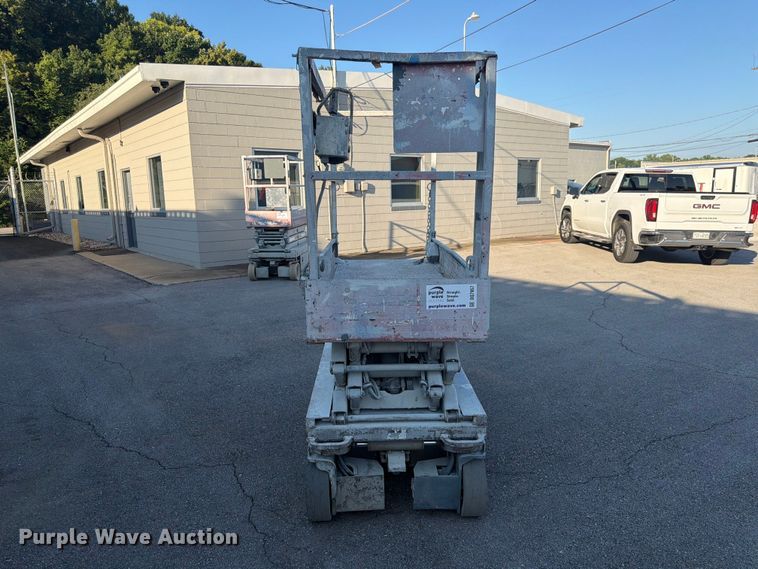 image for item DQ7957 Skyjack SJIII 3219 scissor lift