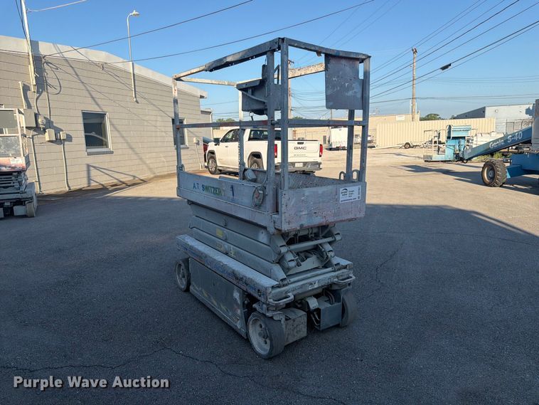 image for item DQ7957 Skyjack SJIII 3219 scissor lift