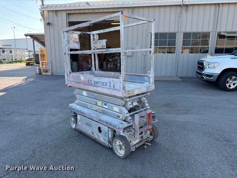 image for item DQ7957 Skyjack SJIII 3219 scissor lift