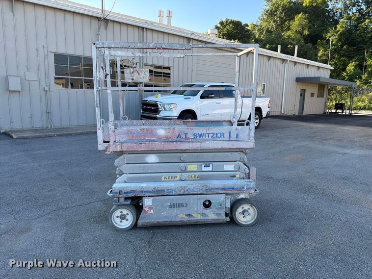 image for item DQ7957 Skyjack SJIII 3219 scissor lift
