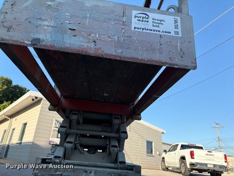 image for item DQ7957 Skyjack SJIII 3219 scissor lift
