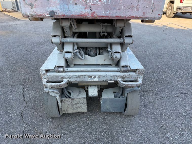 image for item DQ7957 Skyjack SJIII 3219 scissor lift