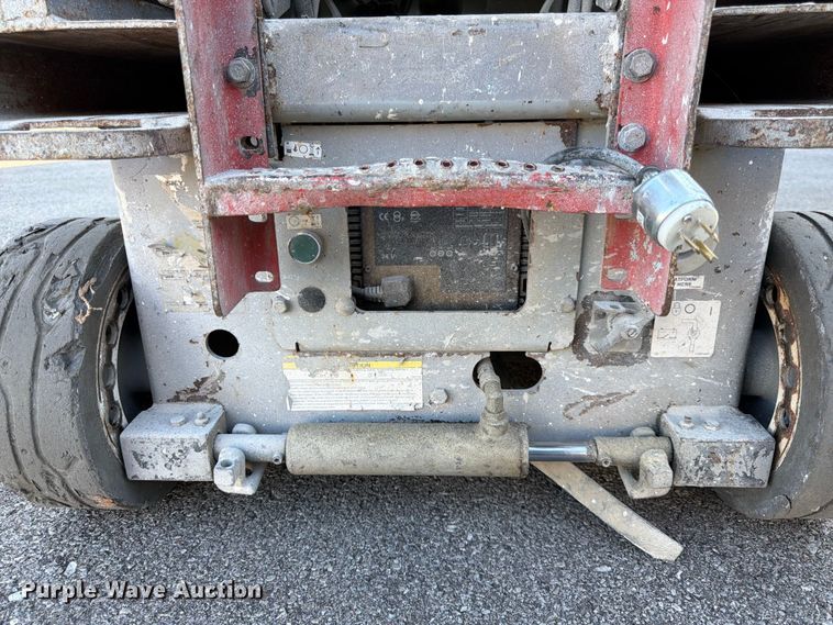 image for item DQ7957 Skyjack SJIII 3219 scissor lift