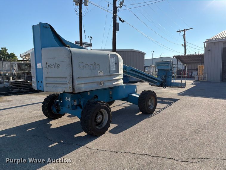 image for item DQ7958 2000 Genie S-40 boom lift
