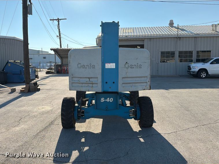 image for item DQ7958 2000 Genie S-40 boom lift