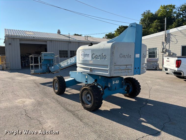 image for item DQ7958 2000 Genie S-40 boom lift