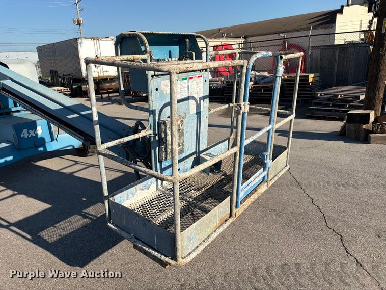 image for item DQ7958 2000 Genie S-40 boom lift