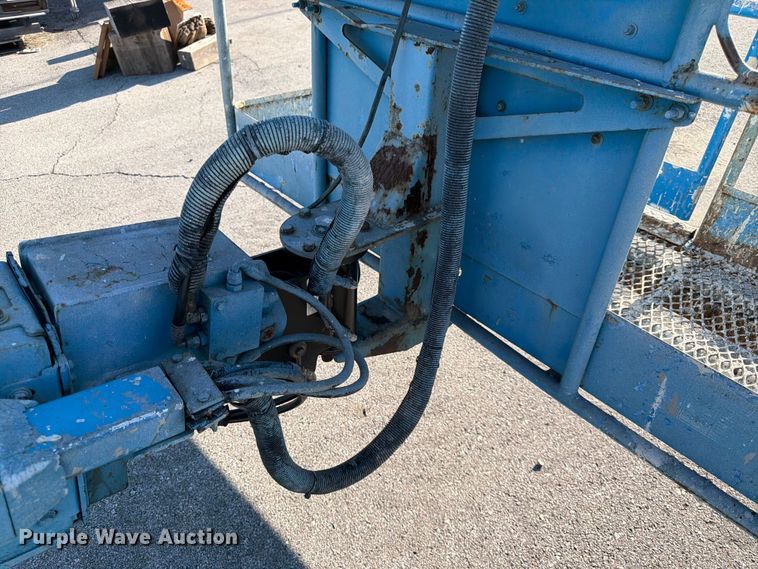 image for item DQ7958 2000 Genie S-40 boom lift