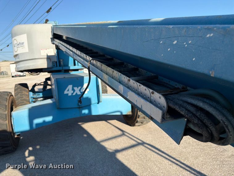 image for item DQ7958 2000 Genie S-40 boom lift
