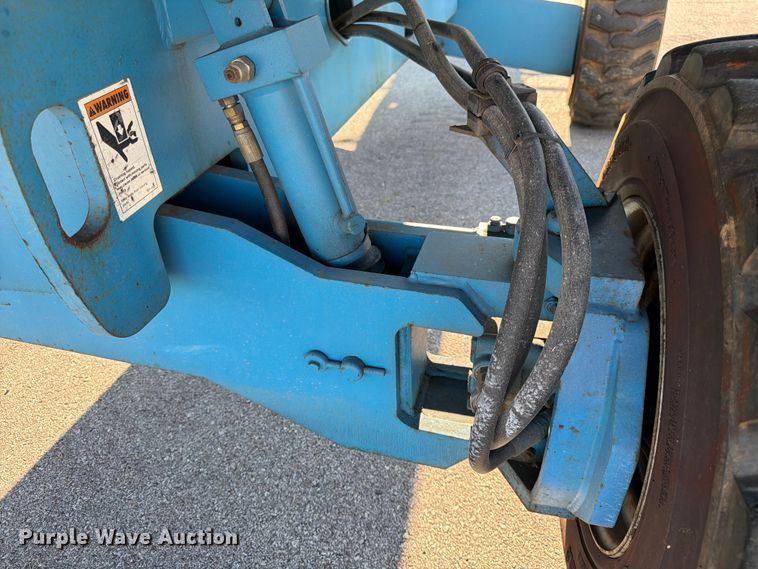 image for item DQ7958 2000 Genie S-40 boom lift