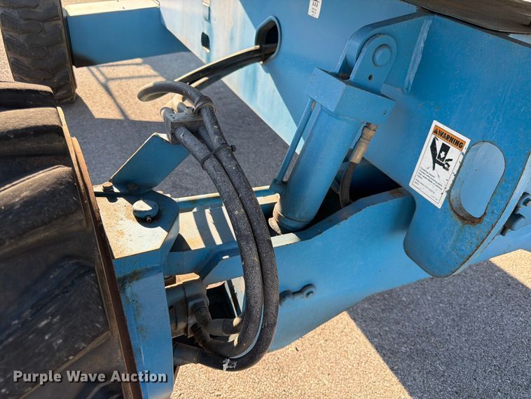 image for item DQ7958 2000 Genie S-40 boom lift