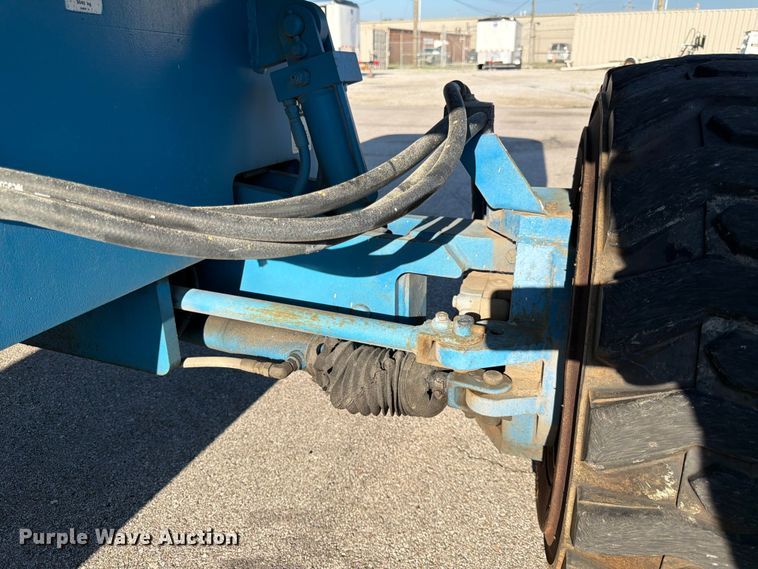 image for item DQ7958 2000 Genie S-40 boom lift