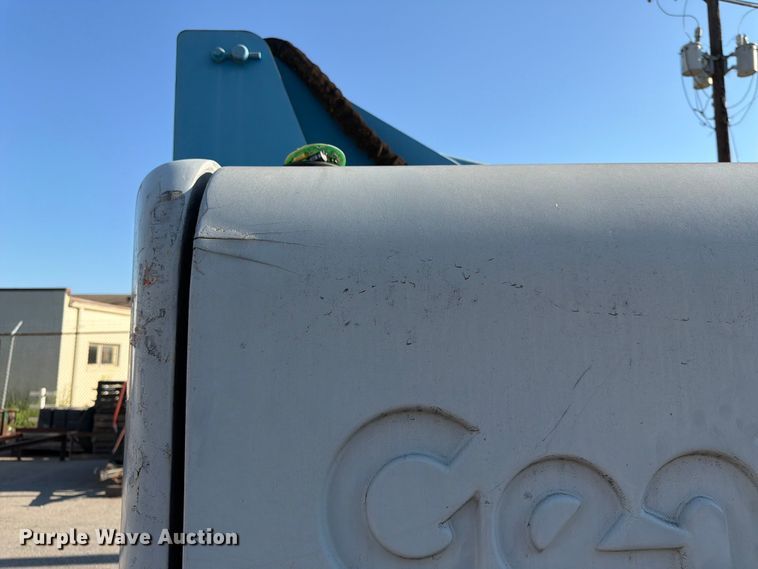 image for item DQ7958 2000 Genie S-40 boom lift