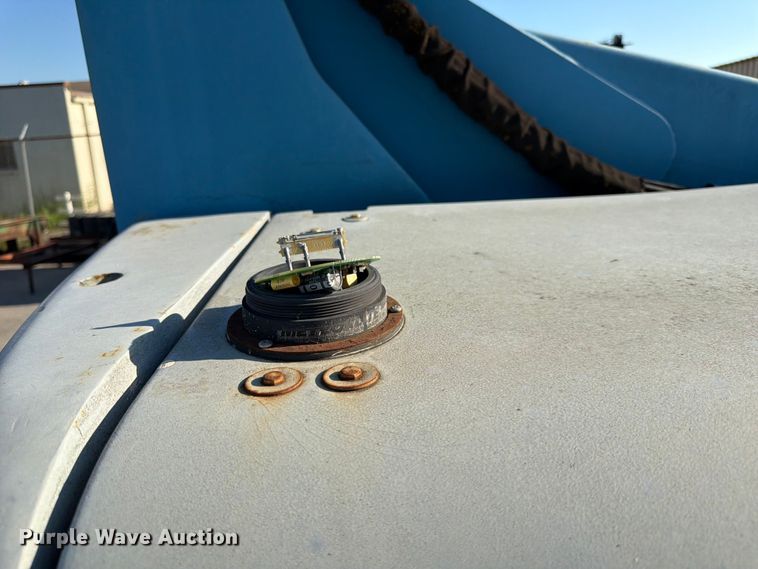 image for item DQ7958 2000 Genie S-40 boom lift