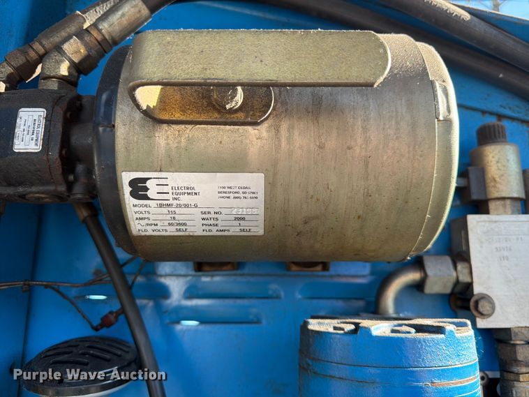 image for item DQ7958 2000 Genie S-40 boom lift