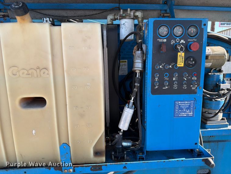 image for item DQ7958 2000 Genie S-40 boom lift