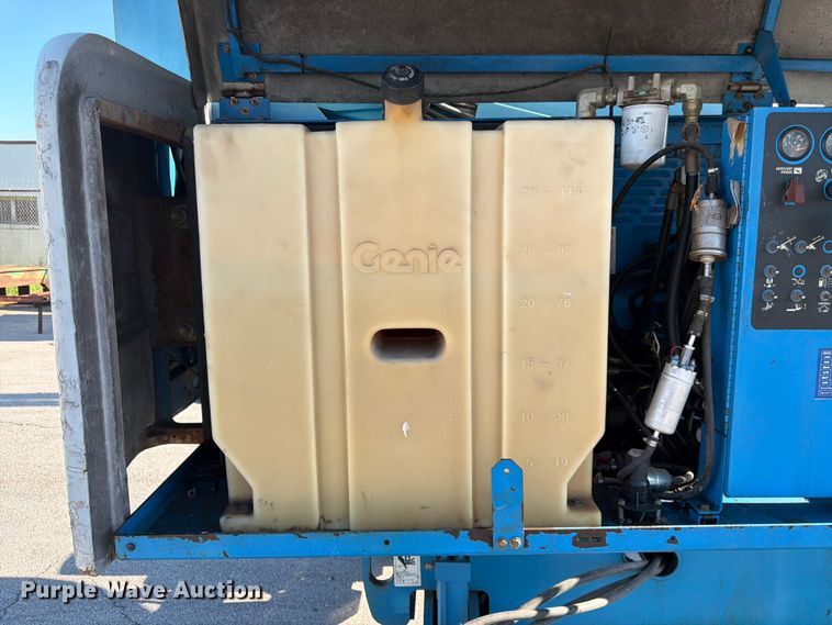 image for item DQ7958 2000 Genie S-40 boom lift