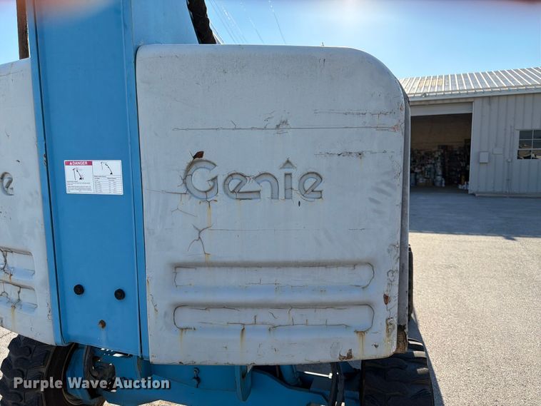 image for item DQ7958 2000 Genie S-40 boom lift